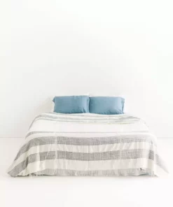 Creative Women 3 Panel Dotted Queen Blanket