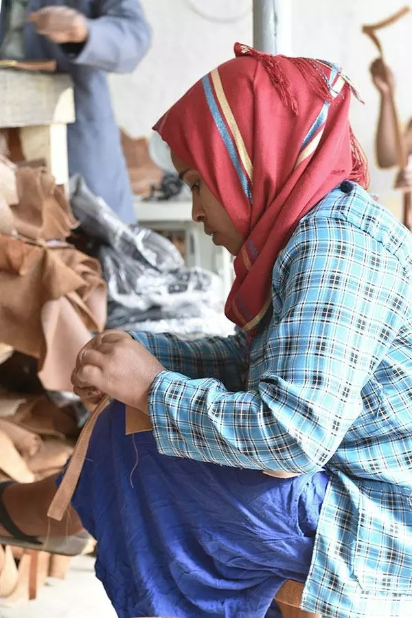 Purse & Clutch Larger Crossbody Handbag - Caramel Accessories 4 Purse & Clutch Larger Crossbody Handbag - Caramel Accessories