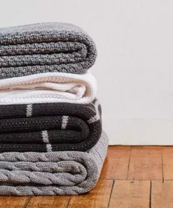 Looma Home Goods Cable Knit Throw Blanket