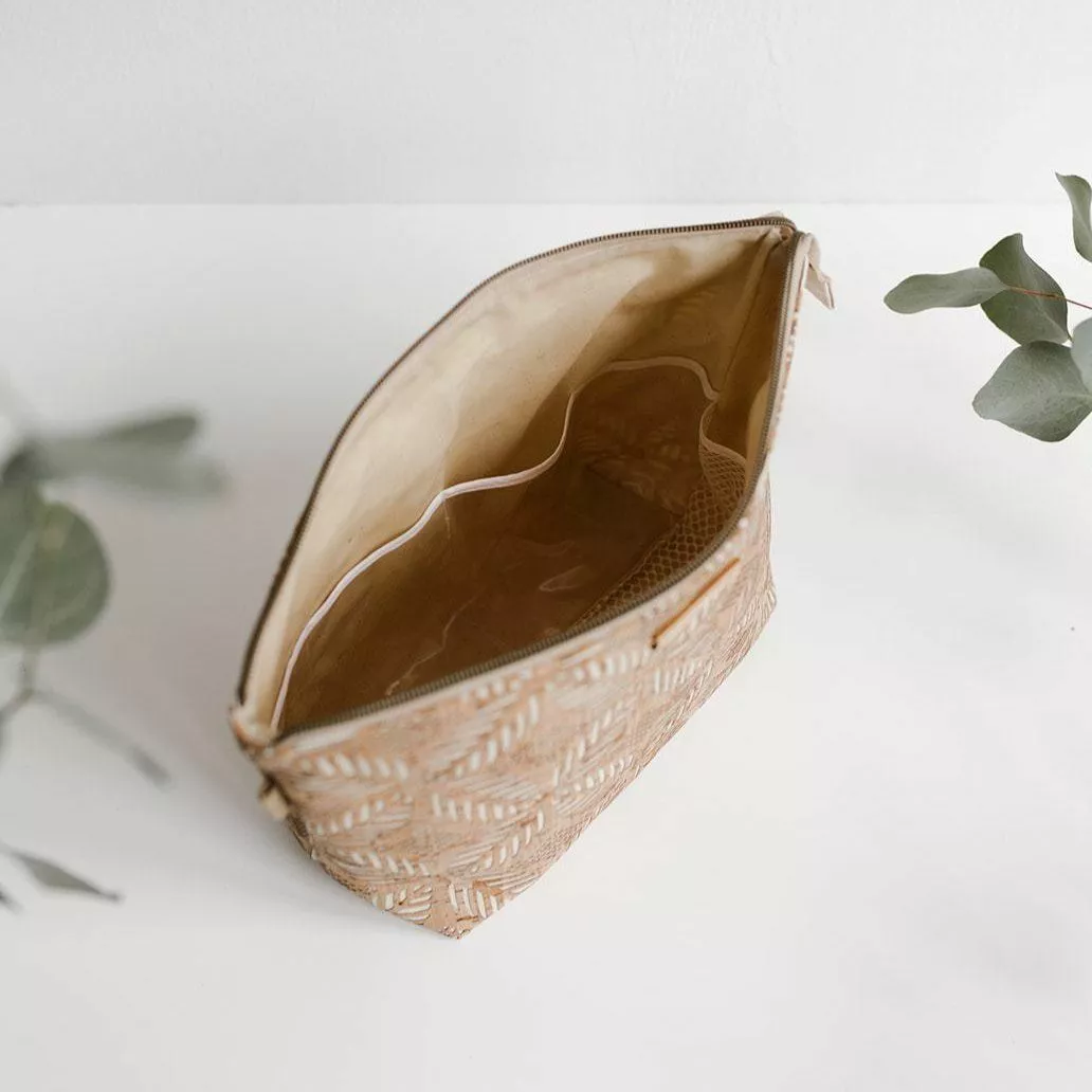 Carry Courage Best Sellers Adventurer Cork Cosmetics Bag - Cream 4 Carry Courage Best Sellers Adventurer Cork Cosmetics Bag - Cream