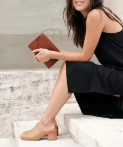 Nisolo Cleo Convertible Clutch Best Sellers