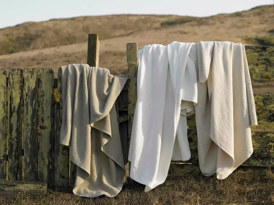 Coyuchi Quilts + Blankets Honeycomb Blanket - White 4 Coyuchi Quilts + Blankets Honeycomb Blanket - White