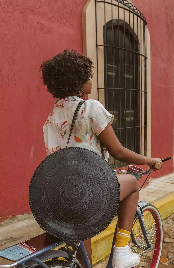 Purse & Clutch Embossed Circle Shoulder Bag - Charcoal Accessories 2 Purse & Clutch Embossed Circle Shoulder Bag - Charcoal Accessories
