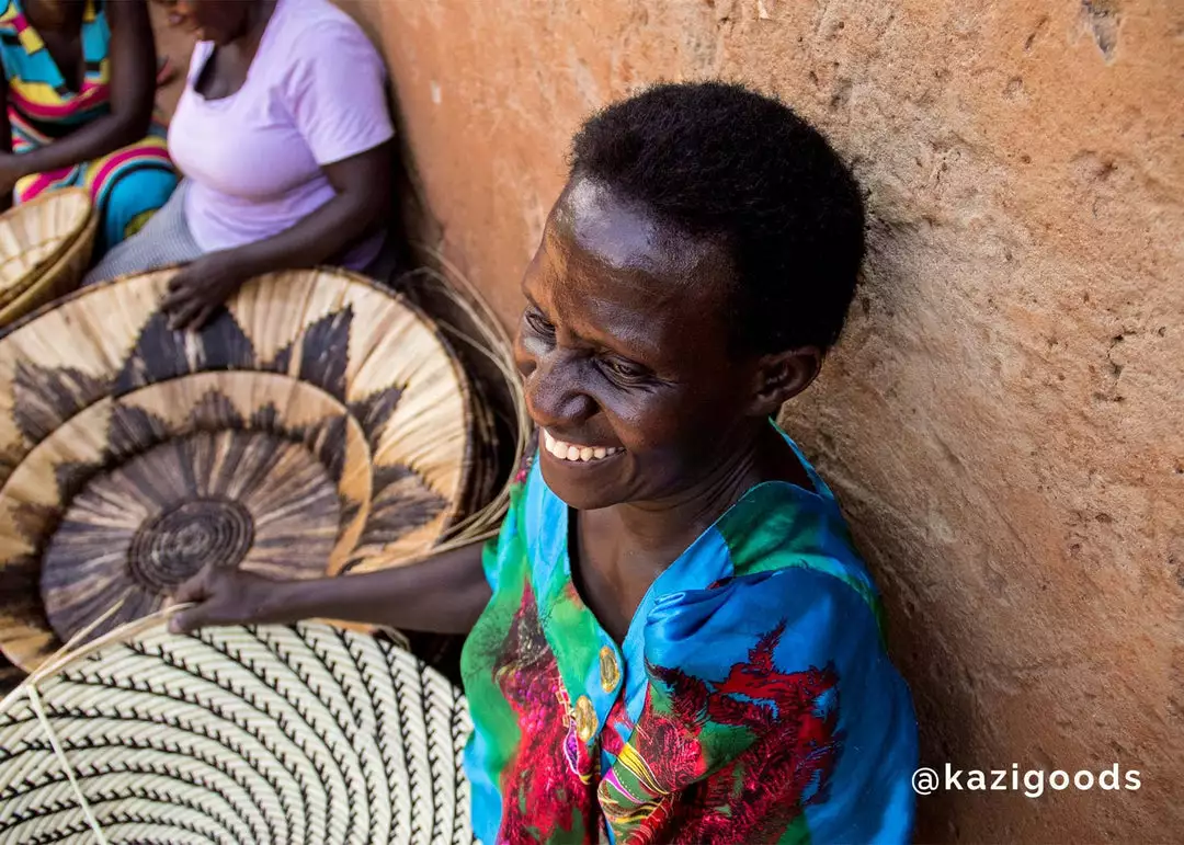 KAZI Home Goods Extra Large Forest Green + Burgundy Tabia Wall Plate 5 KAZI Home Goods Extra Large Forest Green + Burgundy Tabia Wall Plate