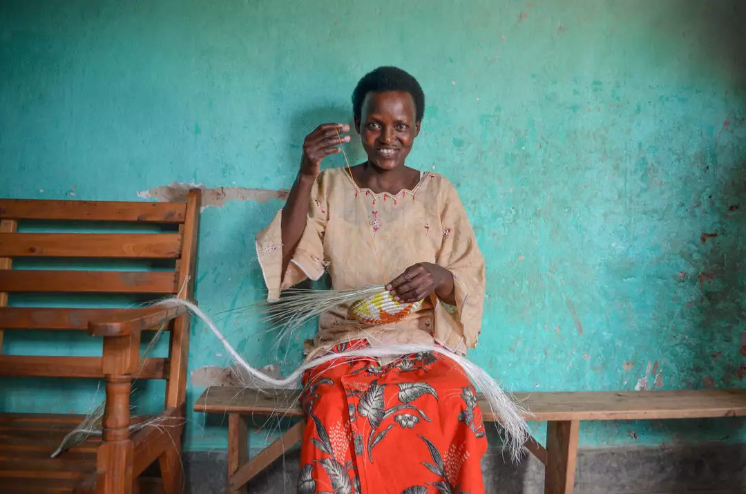 KAZI Small Metallic Floret Fani Round Basket Home Goods 5 KAZI Small Metallic Floret Fani Round Basket Home Goods