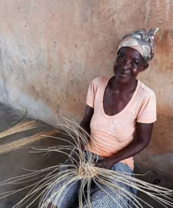 KAZI Fair Trade Natural Raffia Giraffe Ornament