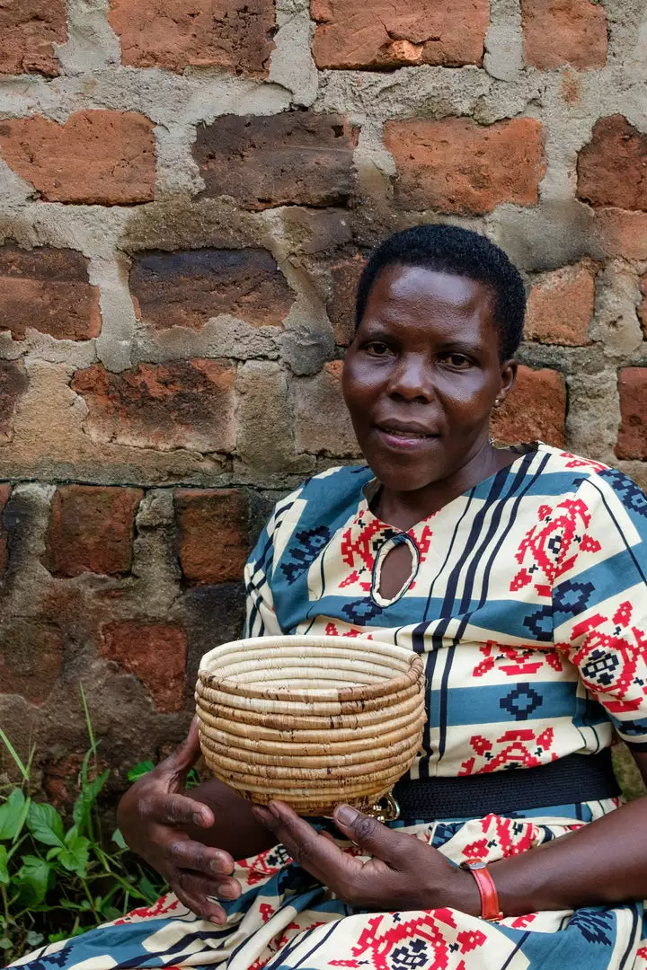 KAZI Home Goods Small Banana Leaf Half Moon Deep Round Bowl 3 KAZI Home Goods Small Banana Leaf Half Moon Deep Round Bowl