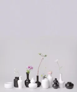 Middle Kingdom Mini Porcelain Vase 9