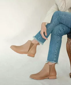 Nisolo Everyday Chelsea Boot - Almond Best Sellers
