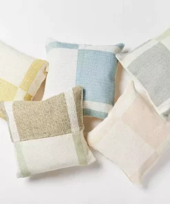 Zuahaza Páramo Throw Pillow Cover