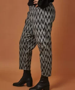 Passion Lilie Gray Chevron Crop Pants