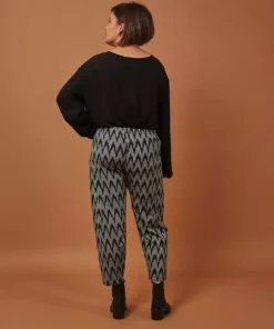 Passion Lilie Gray Chevron Crop Pants