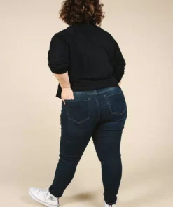 Poplinen Wilder Mock Neck Sweatshirt - Black 8 Poplinen Wilder Mock Neck Sweatshirt - Black