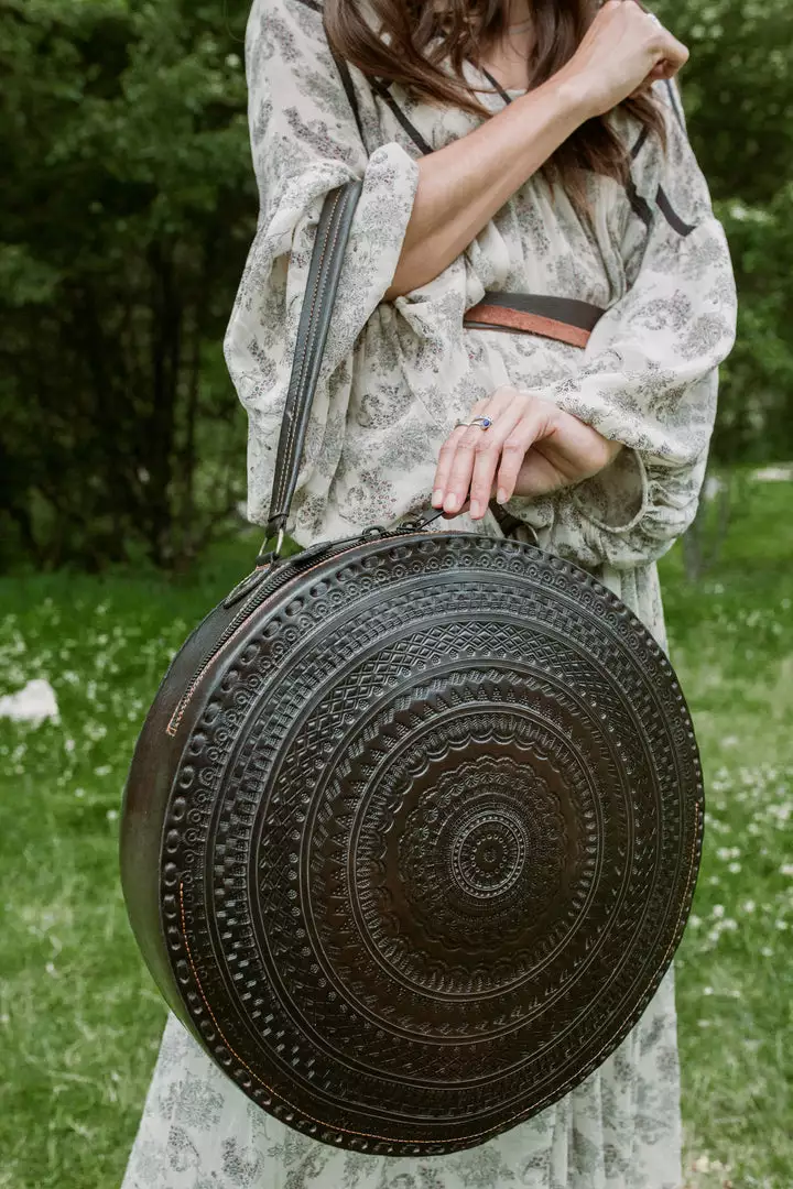 Purse & Clutch Embossed Circle Shoulder Bag - Charcoal Accessories 4 Purse & Clutch Embossed Circle Shoulder Bag - Charcoal Accessories