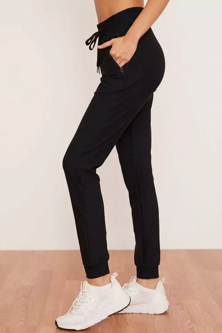 Wolven Activewear + Athleisure Recycled Jogger - Onyx 3 Wolven Activewear + Athleisure Recycled Jogger - Onyx