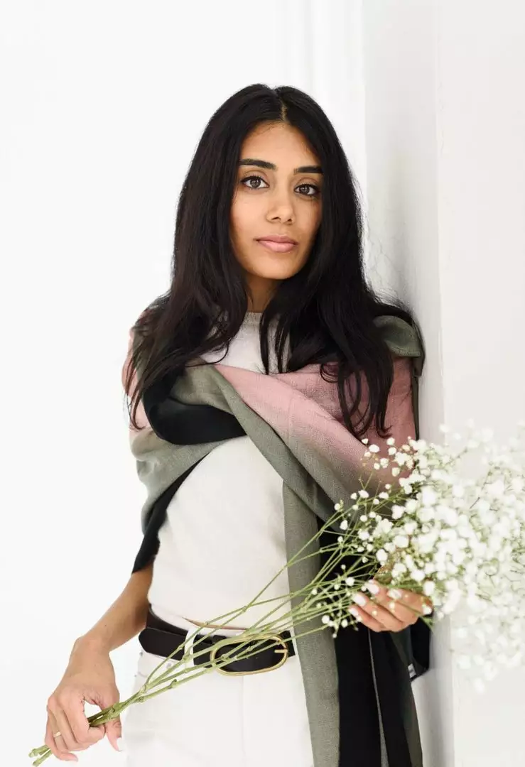 Studio Variously Umbra Kiwi Merino Scarf 10 Studio Variously Umbra Kiwi Merino Scarf