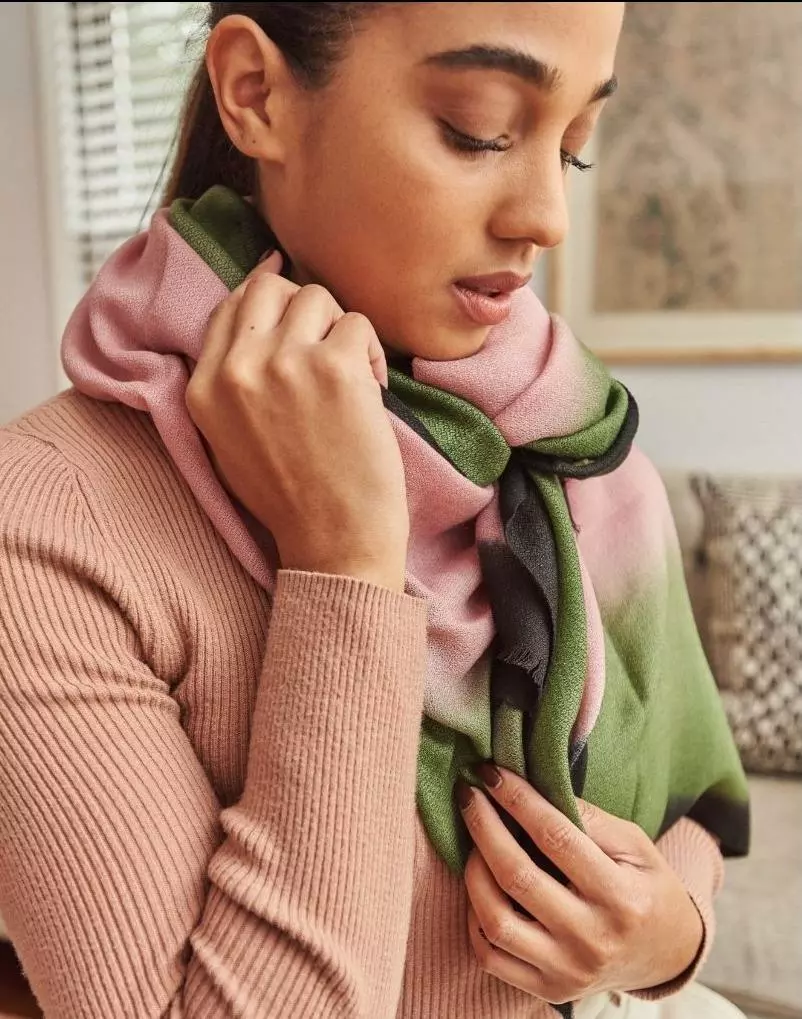 Studio Variously Umbra Kiwi Merino Scarf 3 Studio Variously Umbra Kiwi Merino Scarf