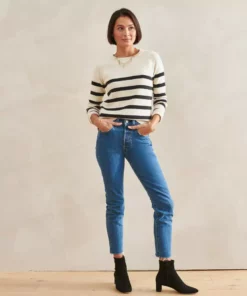 WVN Isle Crew Sweater Clothing