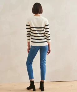 WVN Isle Crew Sweater Clothing