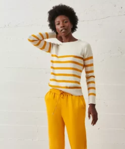 WVN Isle Crew Sweater Clothing